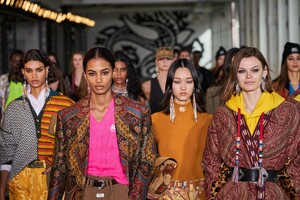 defile-etro-automne-hiver-2021-2022-milan-look-43.thumb.jpg.13df481810597d34c14f1ea30b8a0284.jpg