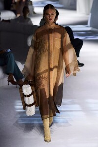 defile-fendi-printemps-ete-2021-milan-look-4.thumb.jpg.c6c0117a9953b694099f3e9a224484bf.jpg