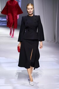 defile-fendi-printemps-ete-2021-milan-look-46.thumb.jpg.b08cfc61a435b07d9fa07d1d2f7c534d.jpg