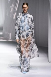 defile-fendi-printemps-ete-2021-milan-look-60.thumb.jpg.5e43c68a22ba8895c392aa7c691b4b50.jpg