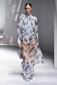 defile-fendi-printemps-ete-2021-milan-look-60.thumb.jpg.5e43c68a22ba8895c392aa7c691b4b50.jpg