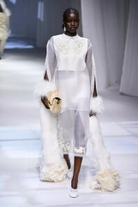 defile-fendi-printemps-ete-2021-milan-look-66.thumb.jpg.54e8bb6f355c35315ab8e74c09e25c44.jpg