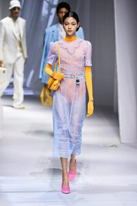 defile-fendi-printemps-ete-2021-milan-look-72.thumb.jpg.dc1345529e4179d020185e3ba44ead51.jpg
