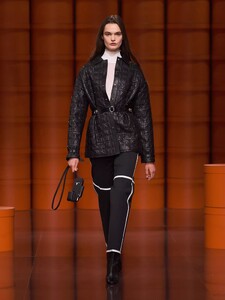 defile-hermes-automne-hiver-2021-2022-paris-look-14.thumb.jpg.a76dbb331aad3b0d602236d7348b8d30.jpg