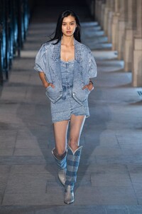 defile-isabel-marant-printemps-ete-2021-paris-look-33.thumb.jpg.6eb521d3f50dfae8ca3c0a32db8d16ca.jpg