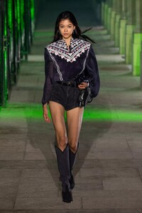 defile-isabel-marant-printemps-ete-2021-paris-look-42.thumb.jpg.11a8738ef7e1c223fd41f07d16aa4113.jpg