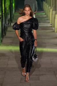 defile-isabel-marant-printemps-ete-2021-paris-look-45.thumb.jpg.37b5b0d6ca67c146e403be8074207838.jpg
