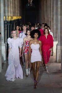 defile-isabel-marant-printemps-ete-2021-paris-look-55.thumb.jpg.da59879a0869e80f18b776e9329c38f4.jpg