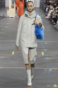 defile-off-white-collection-automne-hiver-2022-photo-50.thumb.jpg.4389da287b32583776940de5943fbda0.jpg