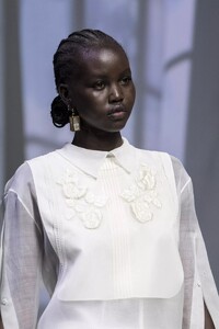 detail-defile-fendi-printemps-ete-2021-milan-detail-258.thumb.jpg.be6e3f84b63ffe302f8b62749f29b360.jpg