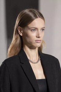 detail-defile-hermes-printemps-ete-2021-paris-detail-106.thumb.jpg.85f5ab78903b0e0e9b6cd133745a0861.jpg