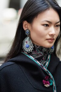 detail-defile-isabel-marant-automne-hiver-2021-2022-paris-detail-68.thumb.jpg.3a383567262f650fb49ad6c41ecb6b5c.jpg