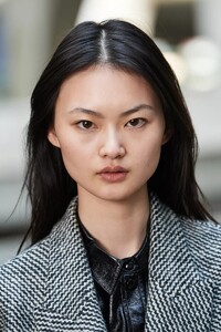 detail-defile-isabel-marant-automne-hiver-2021-2022-paris-detail-94.thumb.jpg.55b2ec5884d9361c1cadecbdc4df2a88.jpg