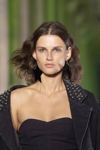 detail-defile-isabel-marant-printemps-ete-2021-paris-detail-100.thumb.jpg.a4f154902a2336f04d9ae559df980b70.jpg