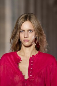 detail-defile-isabel-marant-printemps-ete-2021-paris-detail-39.thumb.jpg.3684022b0bdca482bb09e1ac1b58198c.jpg