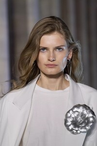 detail-defile-isabel-marant-printemps-ete-2021-paris-detail-63.thumb.jpg.3ebe8bd10aaace5c544aa36ef1873475.jpg