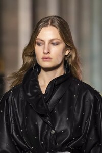 detail-defile-isabel-marant-printemps-ete-2021-paris-detail-96.thumb.jpg.8461e4db774979a591c3c04f30880eb7.jpg