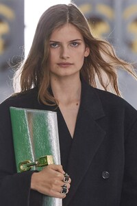 detail-defile-louis-vuitton-printemps-ete-2021-paris-detail-133.thumb.jpg.98604c12e0f6c45e66802593c6d5bbee.jpg