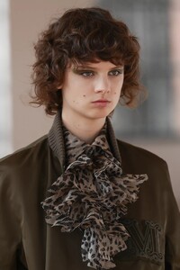 detail-defile-max-mara-automne-hiver-2021-2022-milan-detail-53.thumb.jpg.5a38f5c5fddbb05f7f8787a86da63234.jpg