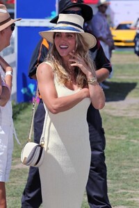 elsa-pataky-zara-tindall-delfina-blaquier-amanda-abate-liz-cantor-laura-dundovic-magic-millions-polo-2023-on-the-gold-coast-01-08-2022-13.jpg