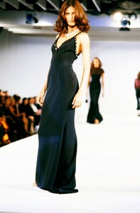 escada-2001-9.thumb.jpg.09974f0b1a8c37f87c378a59e780257f.jpg