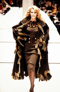 fendi-fw-92-1.thumb.jpg.ce9e13b215d24fc2d57e120bf2c05509.jpg