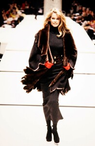 fendi-fw-92-8.thumb.jpg.ea1e194308561372c8e4126a536c5d9f.jpg