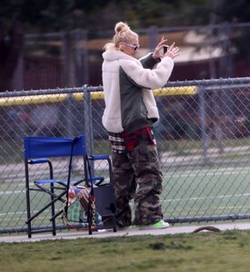 gwen-stefani-at-her-son-football-game-in-los-angeles-02-18-2023-2.jpg