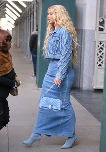 iggy-azalea-leaves-sony-offices-in-new-york-02-14-2023-3.jpg