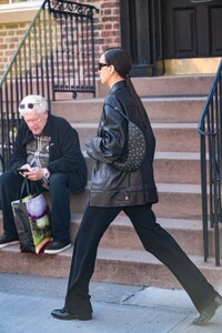 irina-shayk-in-a-oversized-leather-jacket-out-in-new-york-02-15-2023-0.jpg