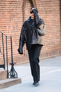 irina-shayk-in-a-oversized-leather-jacket-out-in-new-york-02-15-2023-1.jpg