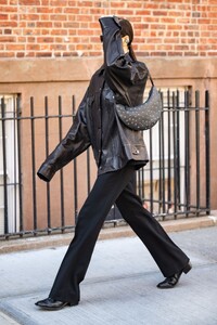 irina-shayk-in-a-oversized-leather-jacket-out-in-new-york-02-15-2023-3.jpg
