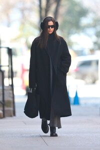 irina-shayk-out-and-about-in-new-york-02-01-2023-2.jpg