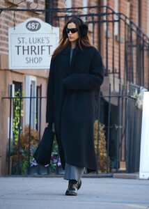 irina-shayk-out-and-about-in-new-york-02-01-2023-4.jpg