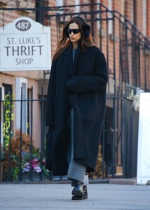 irina-shayk-out-and-about-in-new-york-02-01-2023-6.jpg