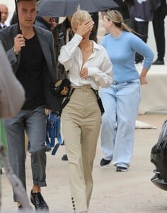 iris-law-arrives-at-dior-fashion-show-at-paris-fashion-week-09-23-2022-0.jpg