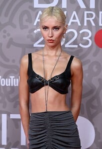 iris-law-at-brit-awards-2023-at-o2-arena-in-london-02-11-2023-3.jpg