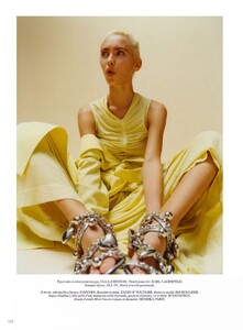 iris-law-for-vogue-magazine-france-march-2023-9.jpg