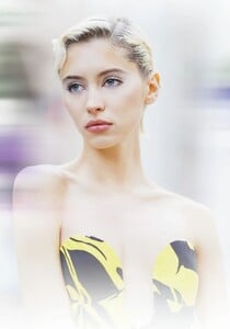 iris-law-for-vogue-magazine-japan-february-2023-0.jpg
