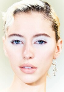 iris-law-for-vogue-magazine-japan-february-2023-3.jpg