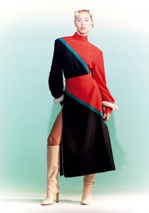 iris-law-for-vogue-magazine-japan-february-2023-4.jpg