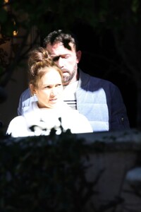 jennifer-lopez-and-ben-affleck-continue-to-look-for-their-new-home-in-los-angeles-02-08-2023-6.jpg