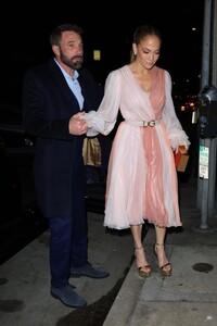 jennifer-lopez-and-ben-affleck-out-for-dinner-on-valentine-s-day-in-santa-monica-02-14-2023-0.jpg