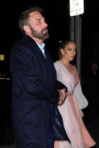 jennifer-lopez-and-ben-affleck-out-for-dinner-on-valentine-s-day-in-santa-monica-02-14-2023-3.jpg