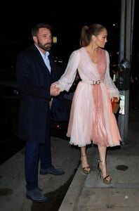 jennifer-lopez-and-ben-affleck-out-for-dinner-on-valentine-s-day-in-santa-monica-02-14-2023-4.jpg