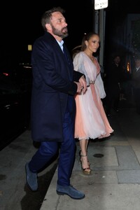 jennifer-lopez-and-ben-affleck-out-for-dinner-on-valentine-s-day-in-santa-monica-02-14-2023-6.jpg