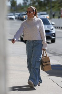 jennifer-lopez-arrives-at-dance-rehearsal-in-west-hollywood-02-15-2023-1.jpg