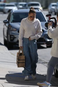 jennifer-lopez-arrives-at-dance-rehearsal-in-west-hollywood-02-15-2023-5.jpg