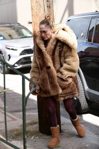 jennifer-lopez-heading-to-a-sudio-in-santa-monica-02-14-2023-0.jpg