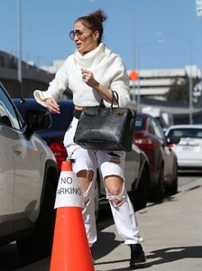 jennifer-lopez-in-ripped-denim-arrives-at-a-dance-studio-in-los-angeles-02-09-2023-0.jpg